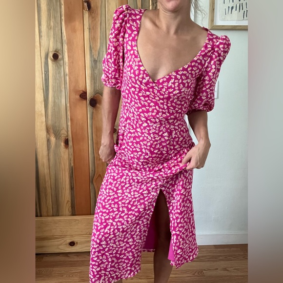 WAYF MIDI PINK DRESS WITH PUFF SLEEVE AND DAISY PATTERN. Size small. - Picture 6 of 6